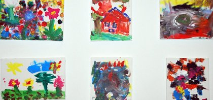Изложба на рисунки на деца с аутизъм под патронажа на посланика на Република България