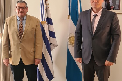 Посланик Михайлов проведе среща с посланика на Уругвай в Аржентина