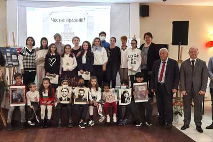 Паметта и делото на народните будители почетоха децата от Българското неделно училище “Св. св. Кирил и Методий” в Истанбул