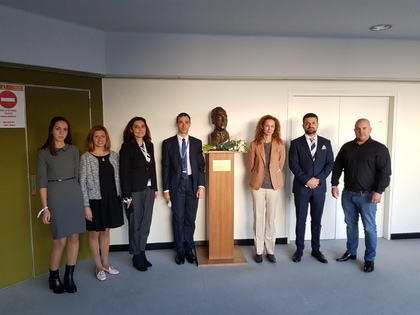 Посланик Мария Спасова проведе среща с представители на Българското училище за политика „Димитър Паница“