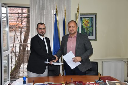 Генералният консул Димитър Цанев подписа 7 споразумения за финансиране на проекти по Програмата за подкрепа на организации на български общности 