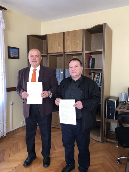 Посланик Христо Гуджев подписа споразумения за изпълнение на проекти по Програмата за подкрепа на организации на български общности