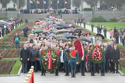 Тържествено-траурна церемония на Пискаревското мемориално гробище в Санкт Петербург