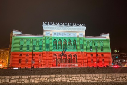 Сградата на Виечницата в Сараево бе осветена в в цветовете на българския флаг