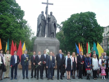 „Върви, народе възродени“ звуча пред паметника на светите Кирил и Методий в Москва