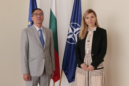 Deputy Foreign Minister Velislava Petrova receives copies of letters of credence from the Ambassador of Vietnam to Bulgaria Do Hoang Long