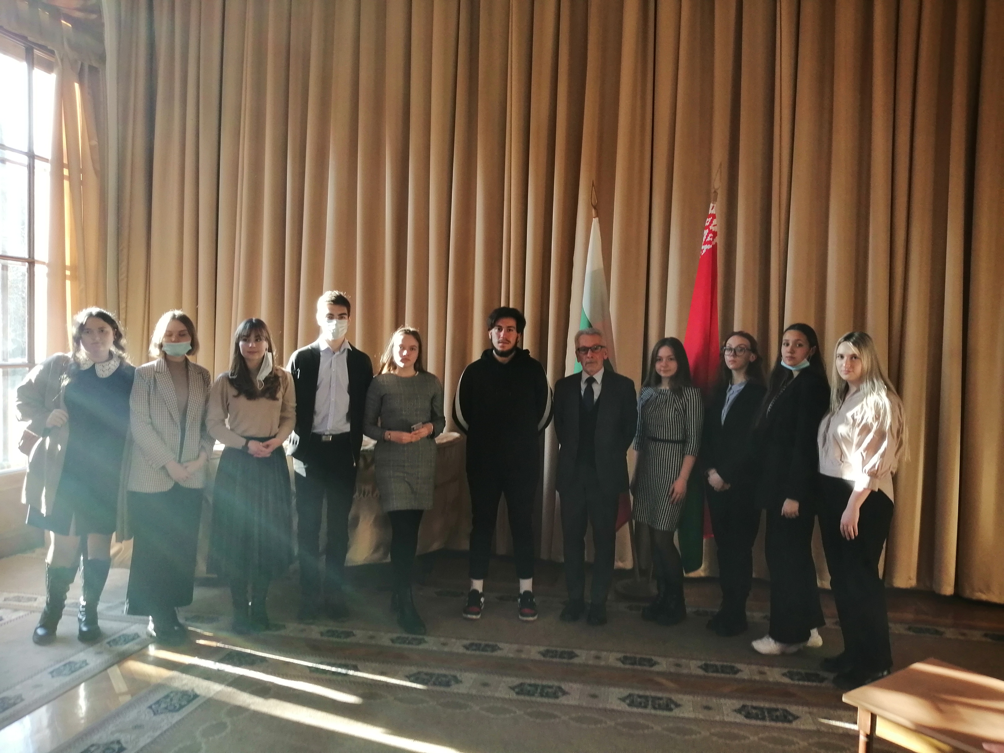 Среща на посланик Георги Василев със студенти в Дома на дружбата
