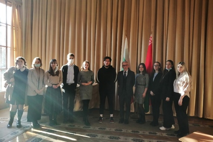 Среща на посланик Георги Василев със студенти в Дома на дружбата