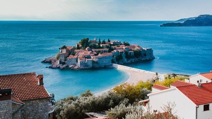 Черна гора облекчава ограничителните мерки при пътуване до страната
