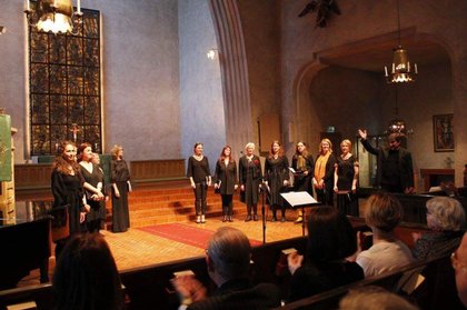 Концерт на женския вокален ансамбъл за български народни песни „Перуника“ в Стокхолм