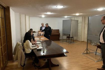 В Испания изборният ден е в ход във всички 65 секции