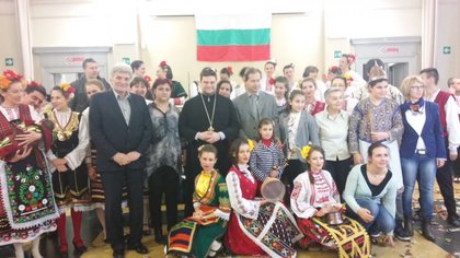 Презентация на български народни носии и танци в Милано