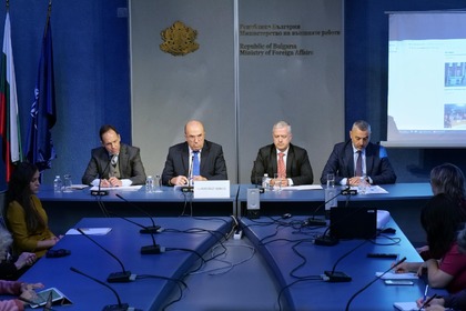 Министър Николай Милков представи актуална информация за работата на МВнР на редовния брифинг за медиите