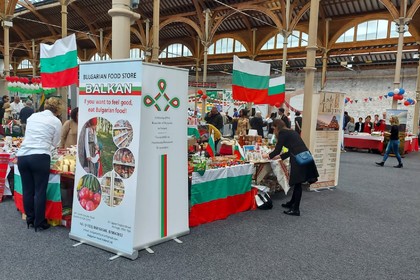 Посолството на България в Ирландия взе участие в Международния благотворителен базар в Дъблин
