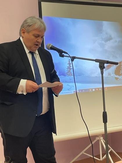 Концерт на популярния български поп изпълнител Стефан Илчев в Българското средно училище „Христо Ботев “ в град Братислава, посветен на Деня на българските будители