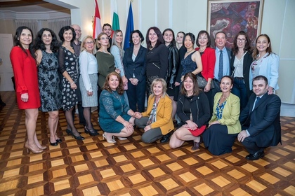 Тържество в българското посолство за връчване на грамота по случай 20-ата годишнина от създаването на танцов  състав “Родина”, Отава, Канада