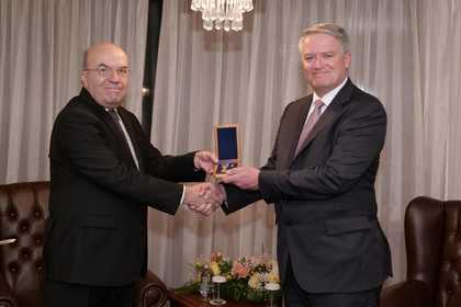 THE MINISTER OF FOREIGN AFFAIRS NIKOLAY MILKOV AWARDED THE SECRETARY GENERAL OF THE OECD WITH THE "GOLDEN LAUREL BRANCH''