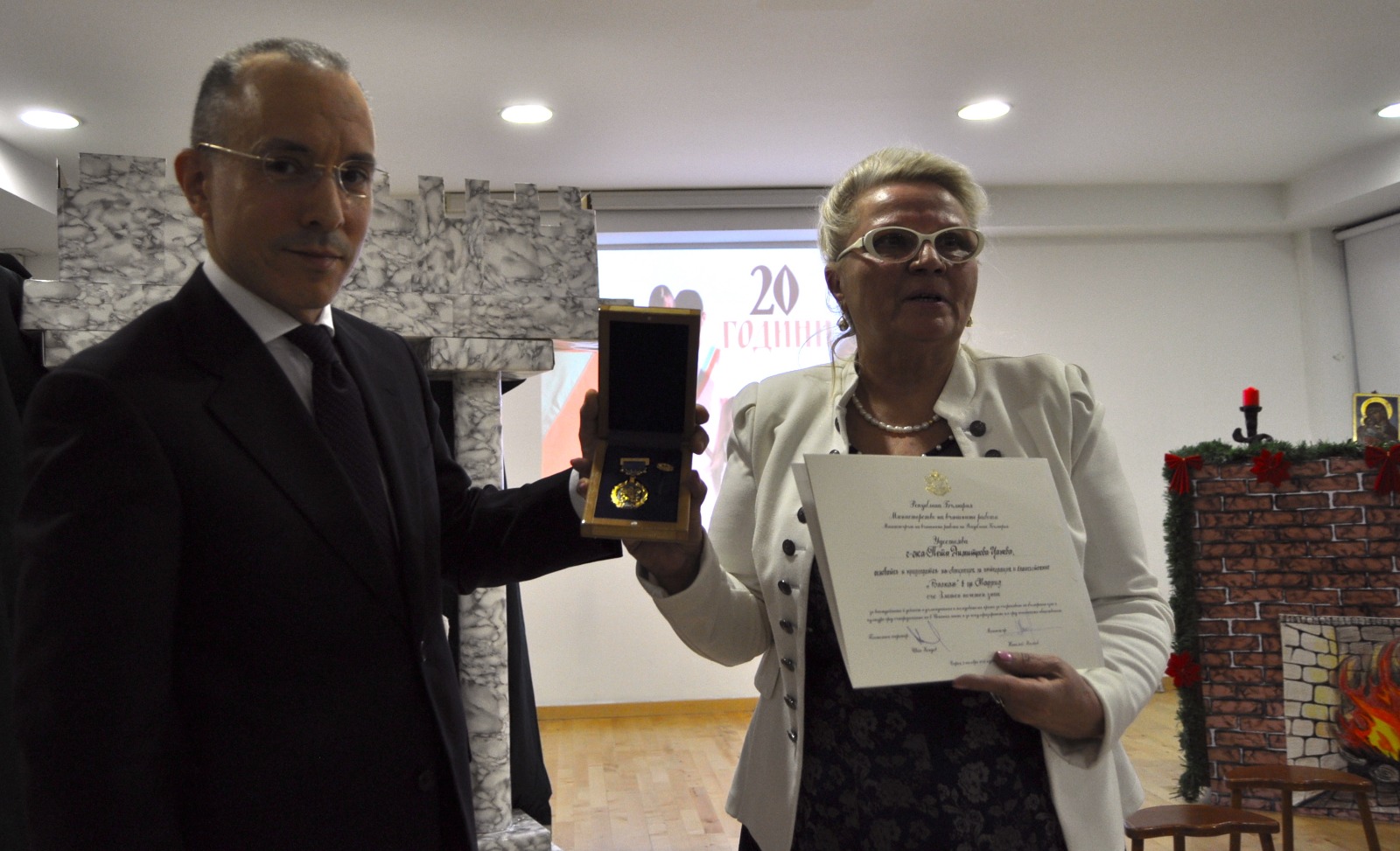 С коледно тържество Първо българско неделно училище „Св. Иван Рилски“ отбеляза своята 20-та годишнина