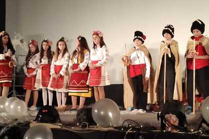 Празничен спектакъл на учениците от неделно училище „Паисий Хилендарски“ в Атина