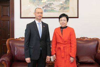 总领事斯帕索夫会见上海市人民友好协会副会长景莹