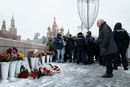 Българският посланик в Москва почете паметта на Борис Немцов