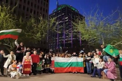Общината във Финикс, Аризона, беше осветена на 3 март 2023 г. в цветовете на българското национално знаме в чест на Националния празник на Република България 