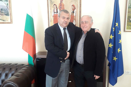 Посланик Ивайло Киров се срещна с председателя на Дружеството „Просперитет Голо Бърдо“ Хаджи Пируши