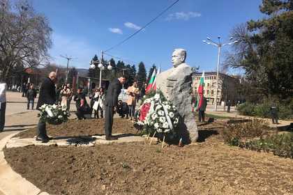 Заместник-министър Костадин Коджабашев се поклони пред паметта на петимата кюстендилци, дали началото на Кюстендилската акция за спасяването българските евреи