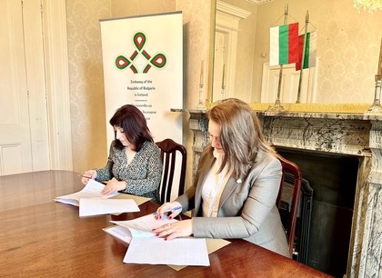 Българското посолство в Дъблин подписа споразумението за реализация на проект “Островът и талантите” с Българска асоциация за образование “Райна Княгиня”, Ирландия 
