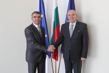 Министър Милков прие посланика на Либия в България