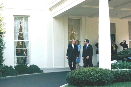 ИСТОРИЯ: Министър-председателят Симеон Сакскобургготски осъществява посещение в САЩ в периода 20-25 април 2002 г.