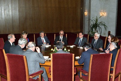 ИСТОРИЯ: Държавният секретар на САЩ Джеймс Бейкър извършва визита в България в периода 10-11 февруари 1990 г.