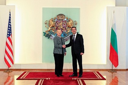 ИСТОРИЯ: Държавният секретар на САЩ Хилъри Клинтън провежда посещение в България на 5 февруари 2012 г.