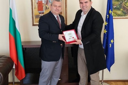 Ambasadori Kirov priti kryetarin e Fondacionit për njerëzit në nevojë, Albert Karaxha
