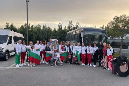 Ambassador Rouslan Stoyanov and the team of the embassy in Baku met with the Bulgarian gymnasts and the accompanying delegation who participated in the 39th European Rhythmic Gymnastics Championship